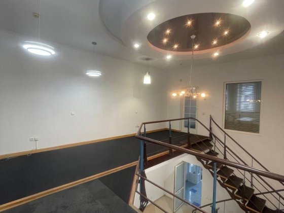 Оренда просторого офісу в центрі. Окремостояча будівля.Паркомісце Івано-Франківськ