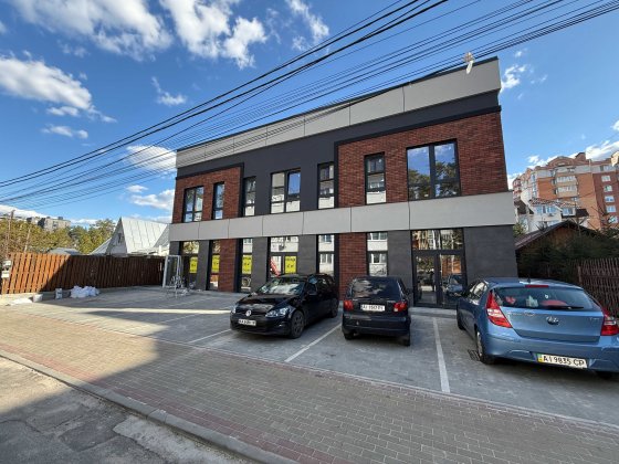 Фасадне приміщення Центральний парк Ирпень