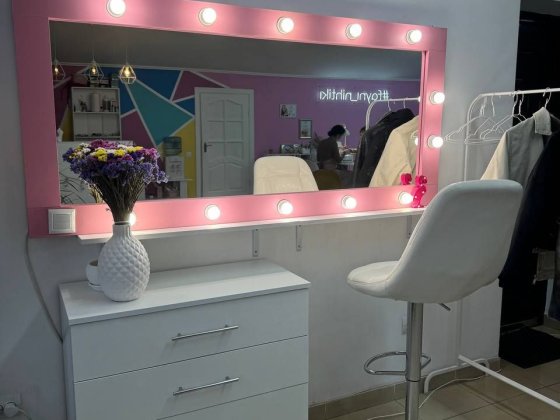 роб місце для бровиста ,візажиста на пів місяцяр-н Каскад Івано-Франківськ