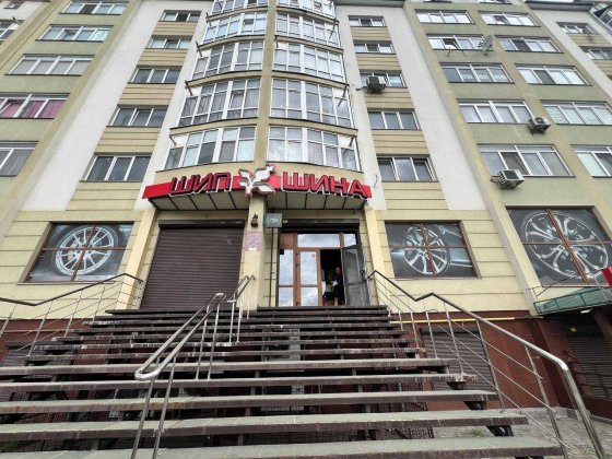 Здається в оренду  приміщення вільного призначення площею 300 м² Івано-Франківськ