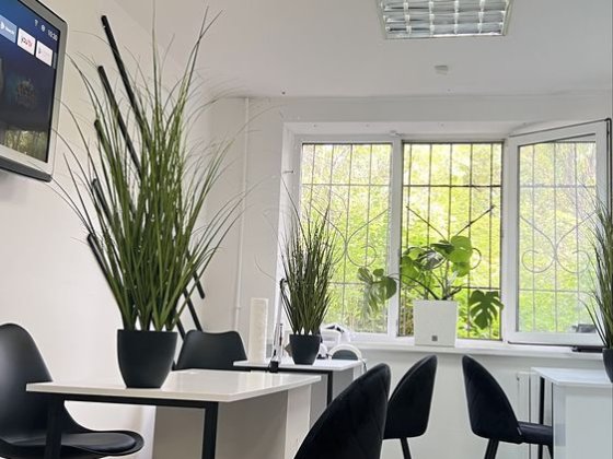 Оренда робочого місця для майстра манікюру та педикюру Кривий Ріг