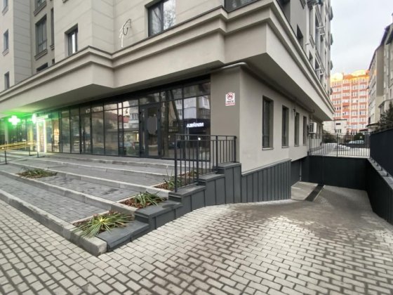 Оренда фасадного комерційного приміщення Івано-Франківськ