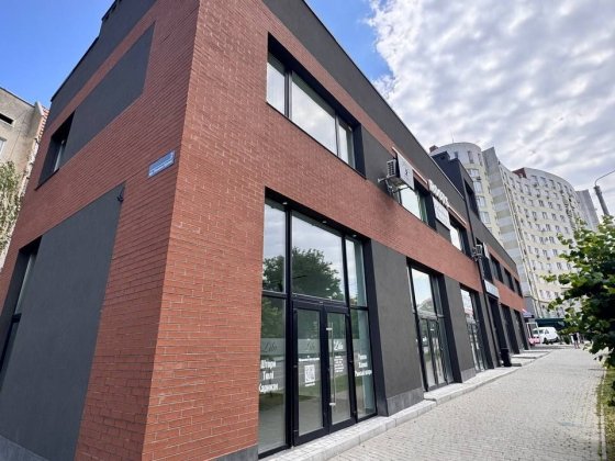 Здається в оренду фасадне комерційне приміщення Івано-Франківськ