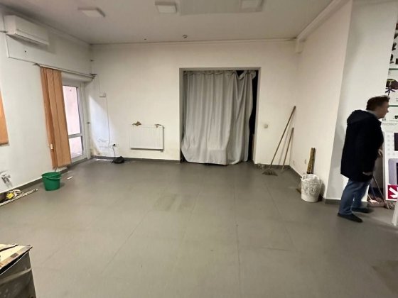 Здається в суборенду приміщення вул. Мулика Івано-Франківськ