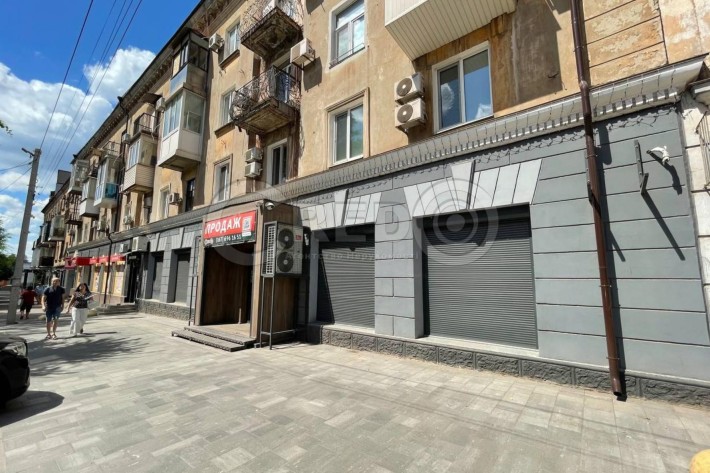 Оренда магазину в історично-діловому центрі міста, вул.Комерційна - фото 1