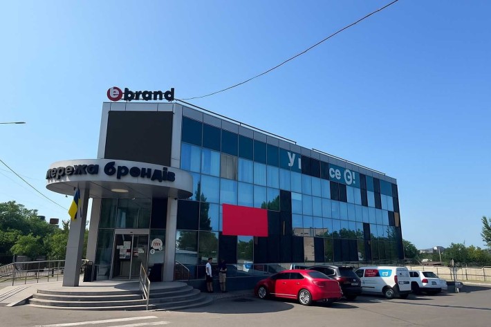 Комерційне приміщення 650 м² з окремим входом у центрі - фото 1