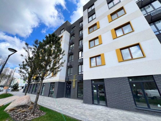 ФАСАДНЕ приміщення на 1 поверсі 38,1  м2. Заселений будинок! Ирпень