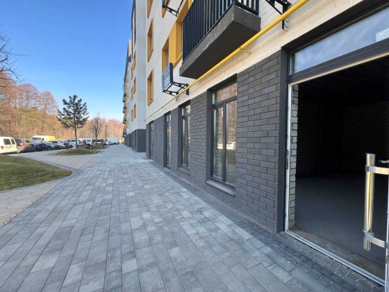 Фасадне приміщення 28 м2 у ЗАСЕЛЕНОМУ комплексі. Ирпень