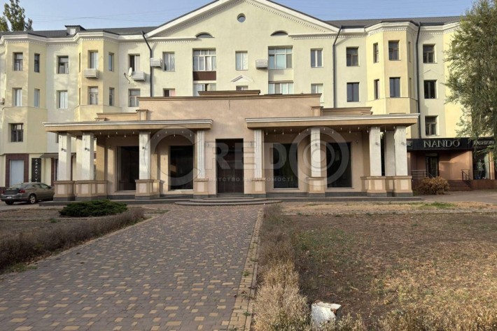 Оренда магазину  в центрі міста, пр.Університетський. - фото 1