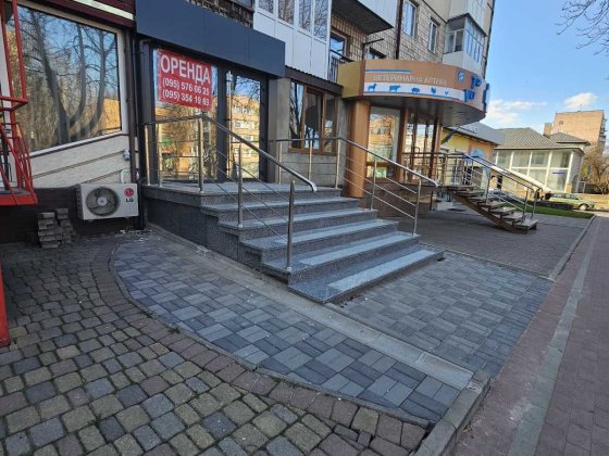 Оренда фасадного комерційного приміщення по вул. В'ячеслава Хурсенка Луцк