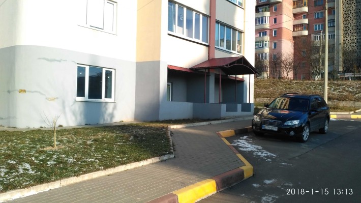 Оренда приміщення вільного призначенння (300 м.кв.) вул. Коновальця Є. - фото 1