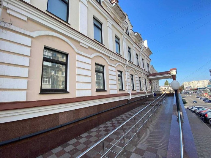 Оренда офісних приміщень вул. Воскресенська, 13а (17,20,20,23 м2) - фото 1