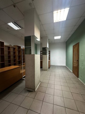Оренда фасадного приміщення 41 м2 в центрі по вул. Франка - фото 1