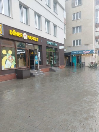 Оренда фасадного приміщення в центрі міста - фото 1