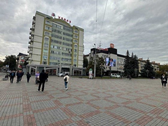 ЦЕНТР 50м2 ТОП-Локація Здам ФАСАДНЕ приміщення з АКТИВНИМ Трафіком Рівне