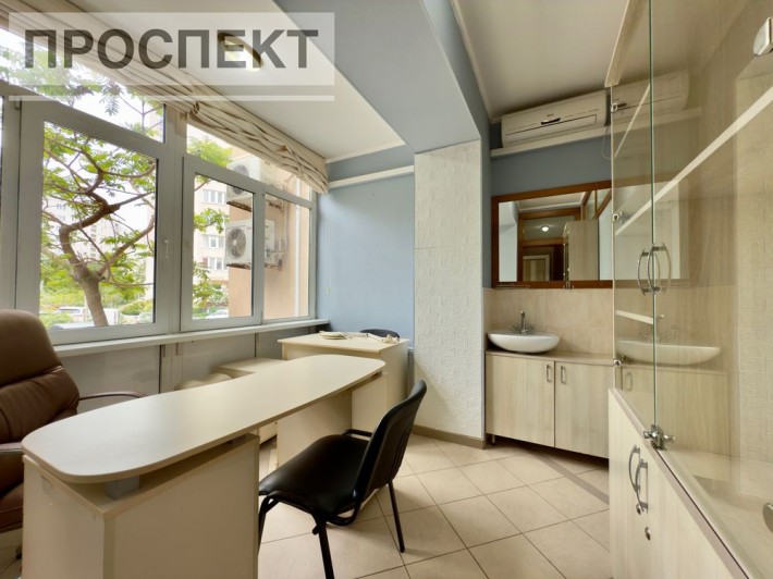 Здається в оренду кабінет 10м2 вул. Харківська ( Центр). - фото 1