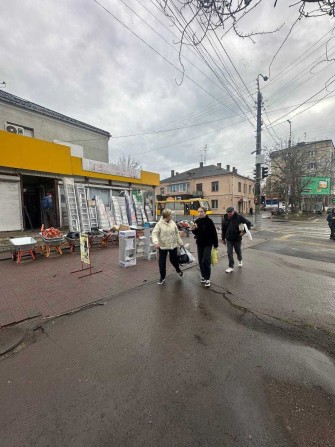 РИНОК 46м2 Здам приміщення з Хорошим Трафіком та прилеглою Територією - фото 1