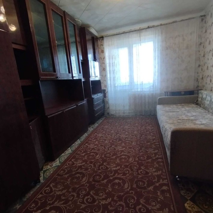 В продажу затишна кімната біля центру - фото 1