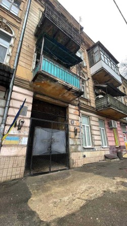 Продажа комнаты в коммуне центр города 5 минут к Привозу - фото 1