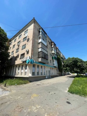 Оренда приміщення. Центральний район. 8м кабінетів. Великі вікна. - фото 1