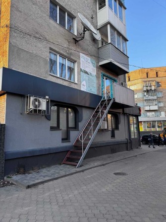 Нежитлове фасадне приміщення в самому центрі міста Рівне вул.Чорновола - фото 1