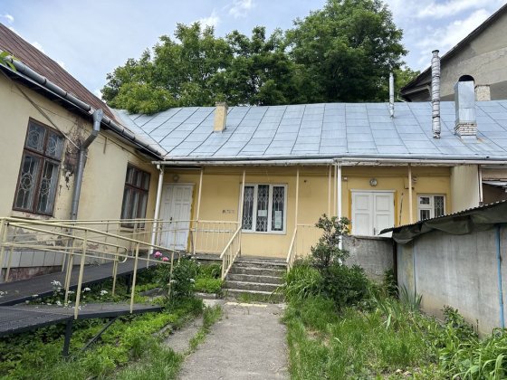 Здається комерційне приміщення в центрі на вул.Університетській Черновцы