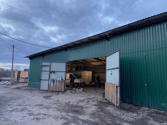 Ангар 150кв.м, високі та широкі ворота, вул. Біла Рівне