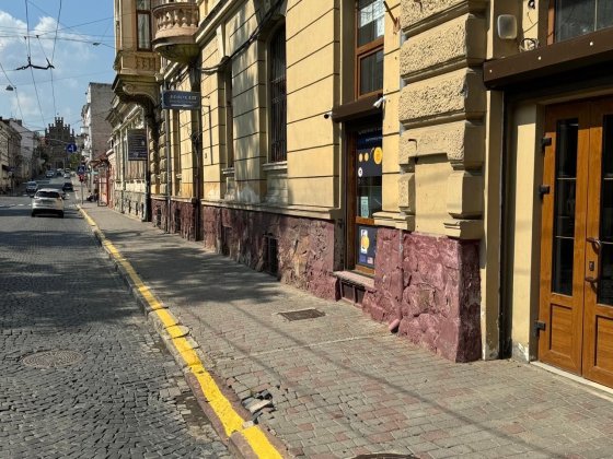 Оренда комерції в центрі Чернівців вулиця Університетська Черновцы