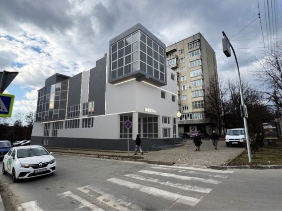 Оренда комерційних приміщень в ТЦ “TEÓ.center”. Небесної Сотні Черновцы