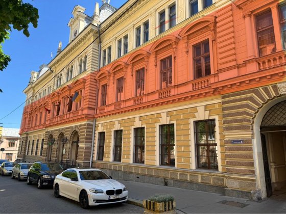 Здам оренда офіси приміщення кабінети 2 поверх центр 950м2 вул.Поштова Черновцы