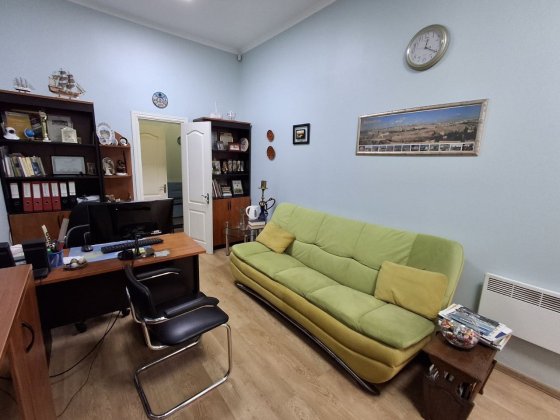 Офіс на площі Філармонії Чернівці