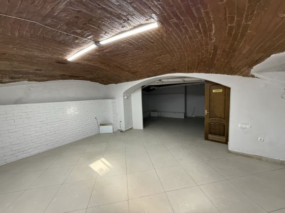 Здається приміщення Центр Черновцы