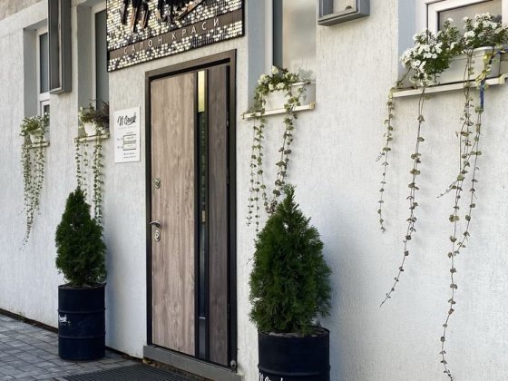 Шукаємо майстра бровіст та візажист оренда робочого місця Ужгород