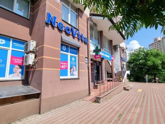 Аренда магазин, фасад, 1 этаж,  угол Ахматовой 32/18 Урловская Киев