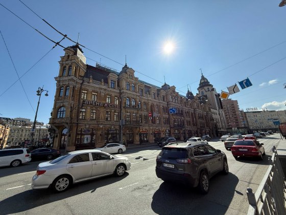 Уникальное фасадное двухстороннее помещение 216 кв. м. в Арена Сити Київ