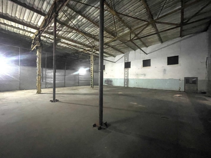 Сдам склад, виробництво 420м2 метро Чернігівська, 1 поверх, електрика - фото 1