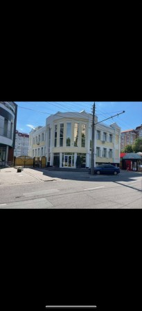 Центр! Здам в оренду будівлю 700 кв м. Три поверхи. - фото 1