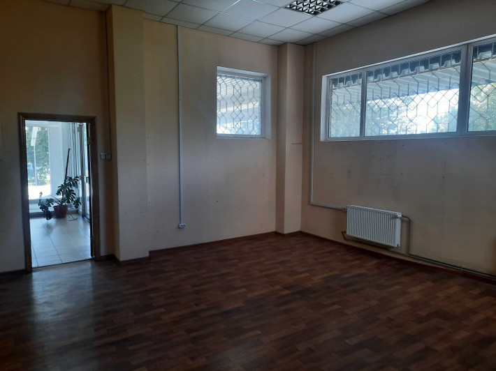 Здається у оренду офіс 32 м2, 1 поверх, вістібюль. - фото 1
