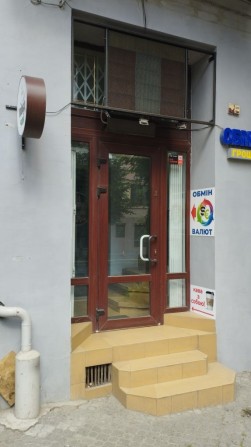 Здається в оренду фасадне приміщення в центрі, на Головній - фото 1