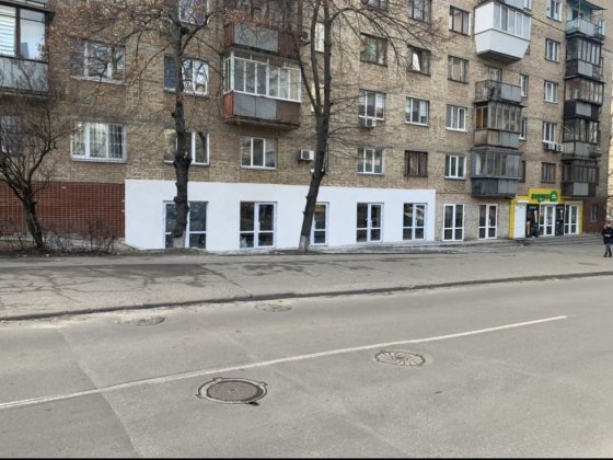 Супер Фасад, Трафік, навпроти АТБ під аптеку, піцу, алкомаркет Київ