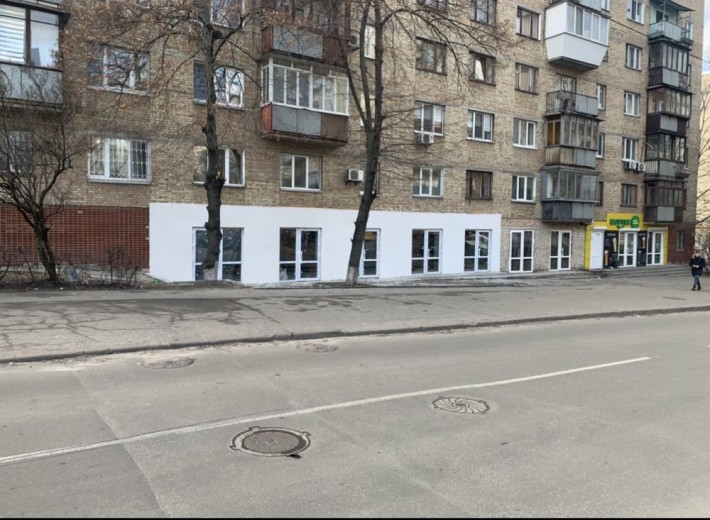 Супер Фасад, Трафік, навпроти АТБ під аптеку, піцу, алкомаркет - фото 1