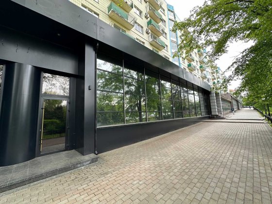 Оренда торгівельного фасадного приміщення 360 м кв Київ