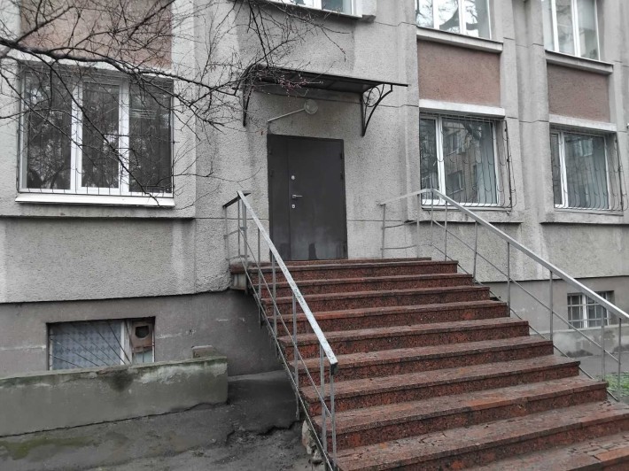 Оренда приміщення на 1 пов., 86 кв.м., окр. вхід, паркінг (п3) - фото 1