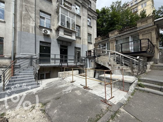 Фасадне приміщення Печерськ, 110 м2, паркінг, 2 входи Київ