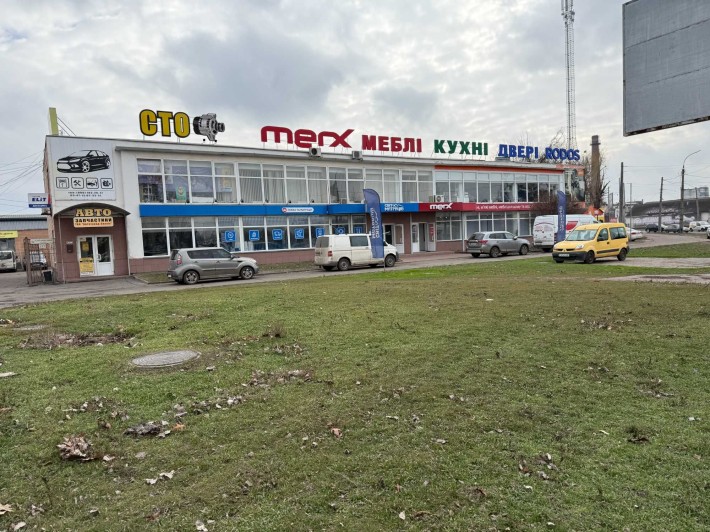 Оренда цокольного поверху в меблевому магазині р-н Літака - фото 1