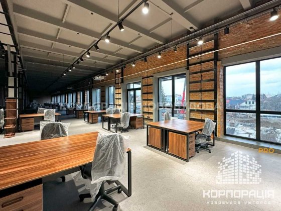 Оренда великого офісу з ремонтом у новому бізнес-центрі, поруч Центр Ужгород