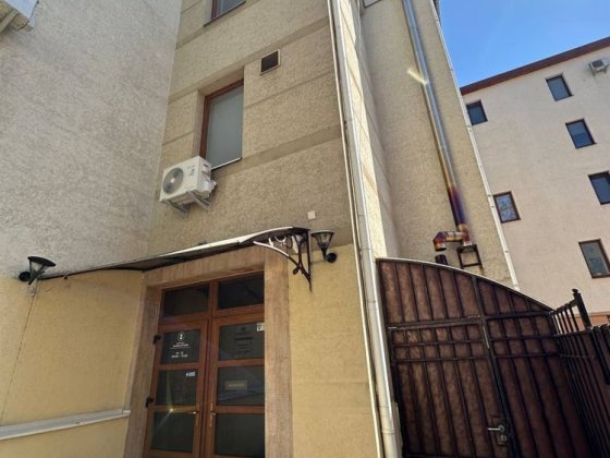 Оренда приміщення на 4 поверхи Ужгород