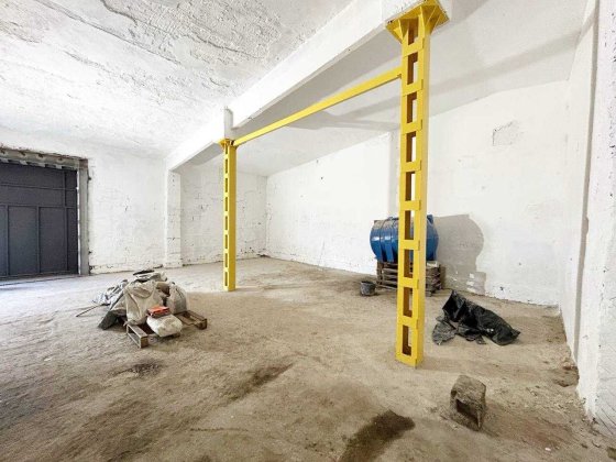 Здам приміщення, бокс на пр.Богдана Хмельницького біля авторинку Дніпро