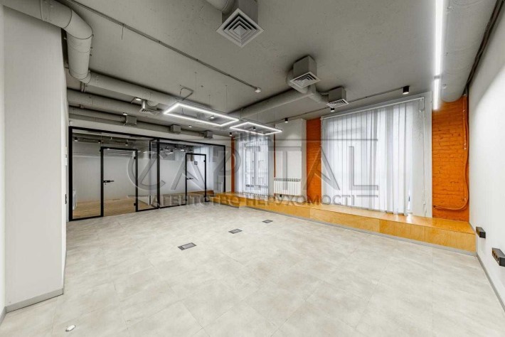 Аренда коммерческого помещения 125м2 ЖК Дельмар ул.Драгомирова 14А - фото 1