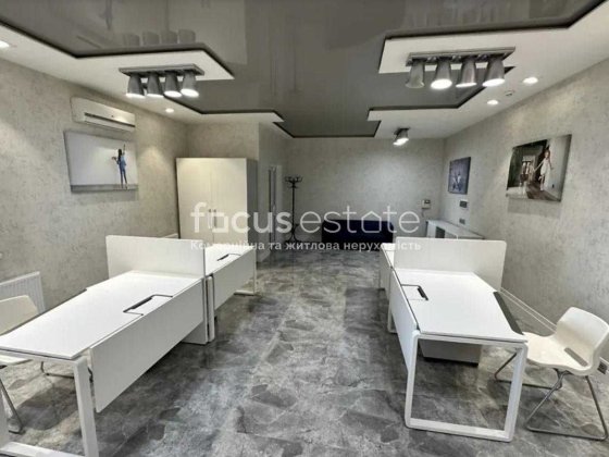 Офіс 70м2 на 1 поверсі з окремим входом. Центр. м. Печерська Київ